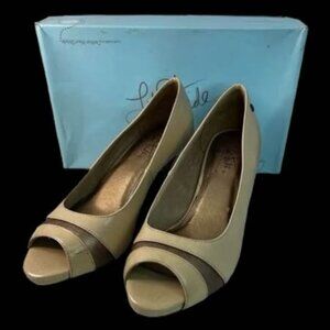 Women's Size 8.5 Life Stride High Heels Pumps